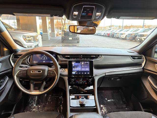 Used 2023 Jeep Grand Cherokee Altitude image 32