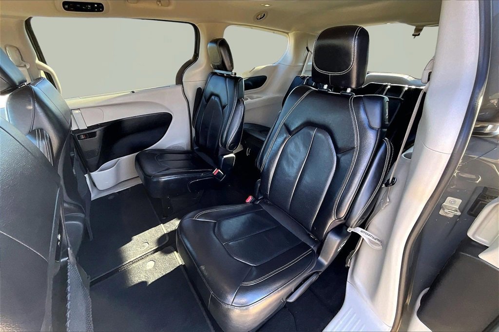 Used 2022 Chrysler Pacifica Touring-L image 26