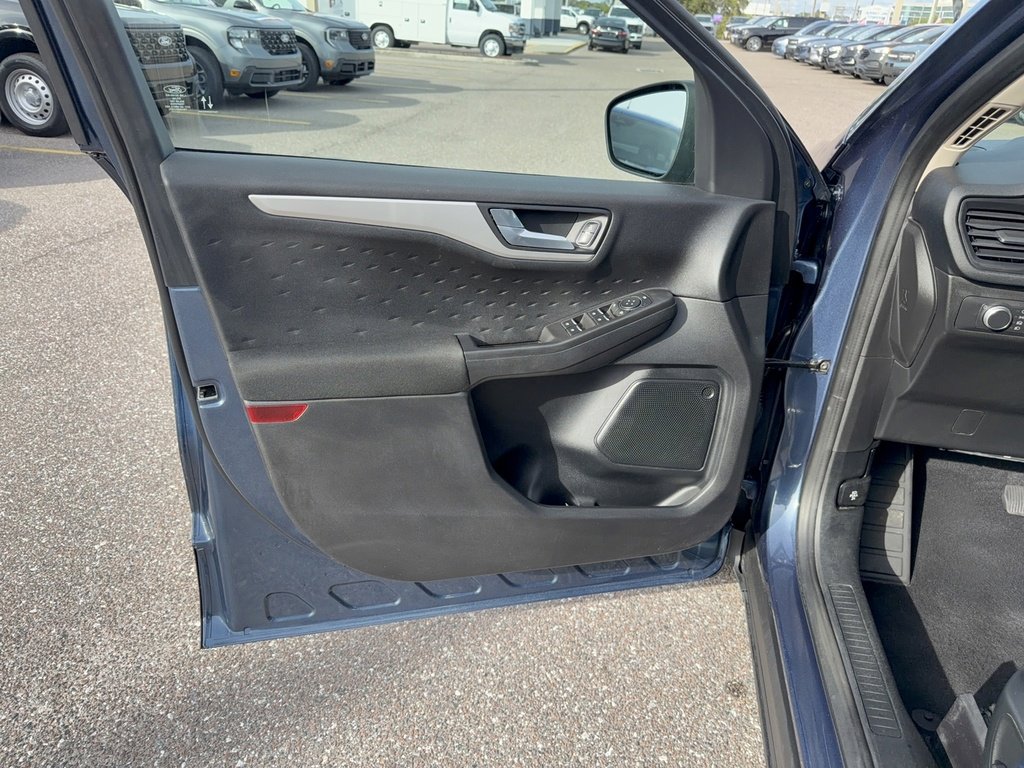 Certified 2020 Ford Escape SE image 8