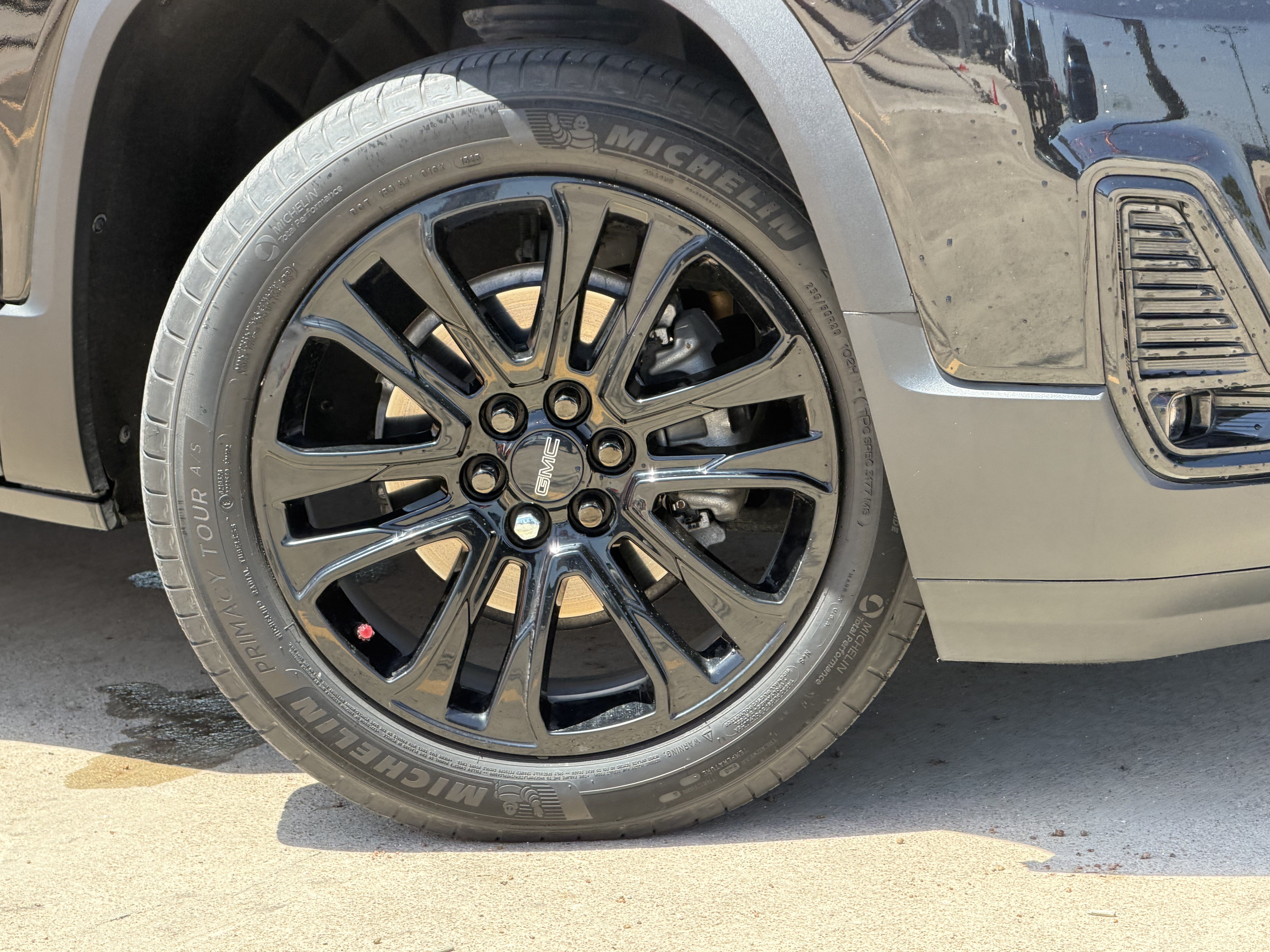 Used 2023 GMC Acadia SLT w/ Elevation Edition FWD image 3