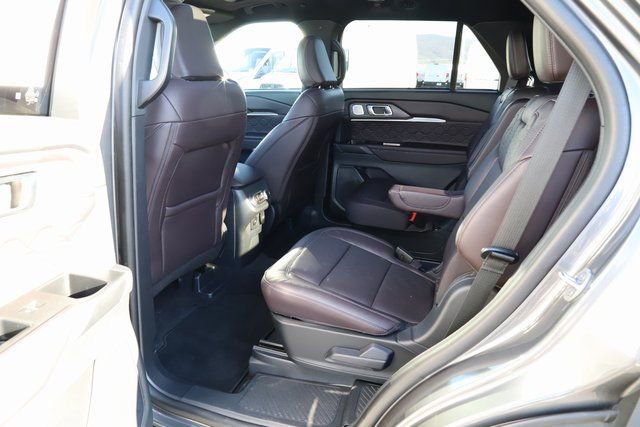 Certified 2025 Ford Explorer Platinum w/ LUX Leather Package AWD/4WD image 17