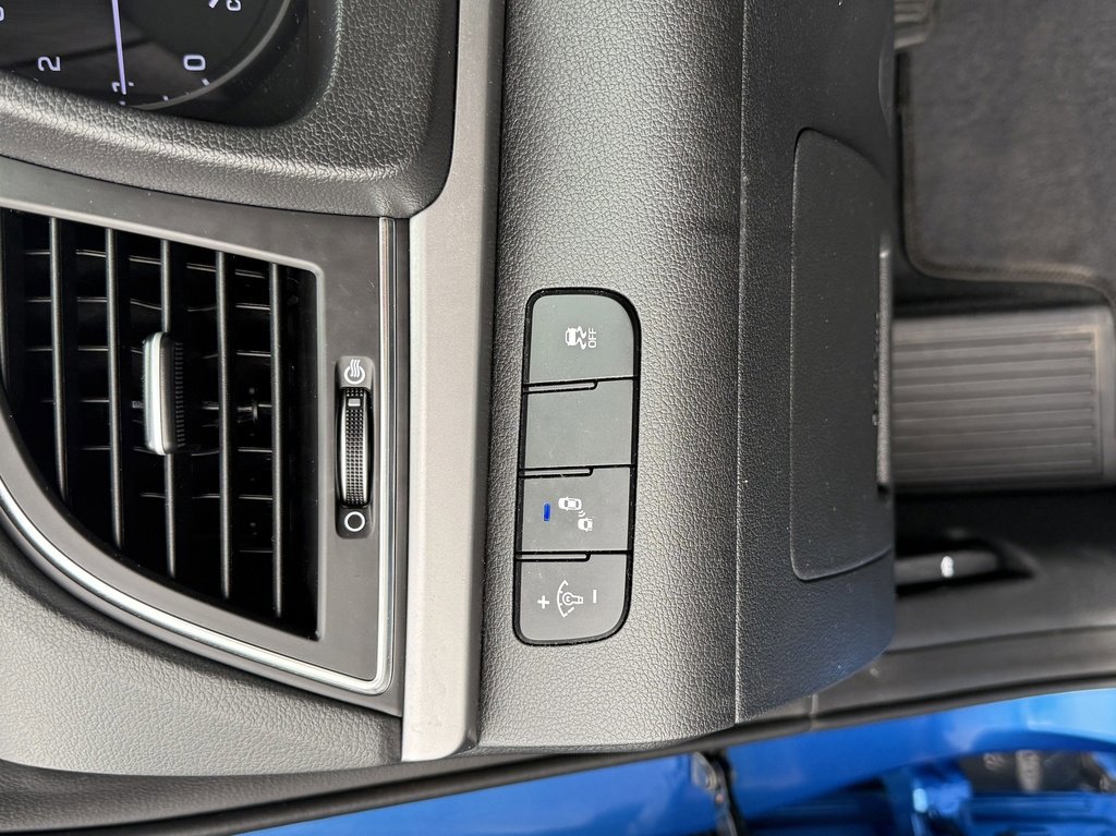 Used 2017 Hyundai Elantra Limited image 19