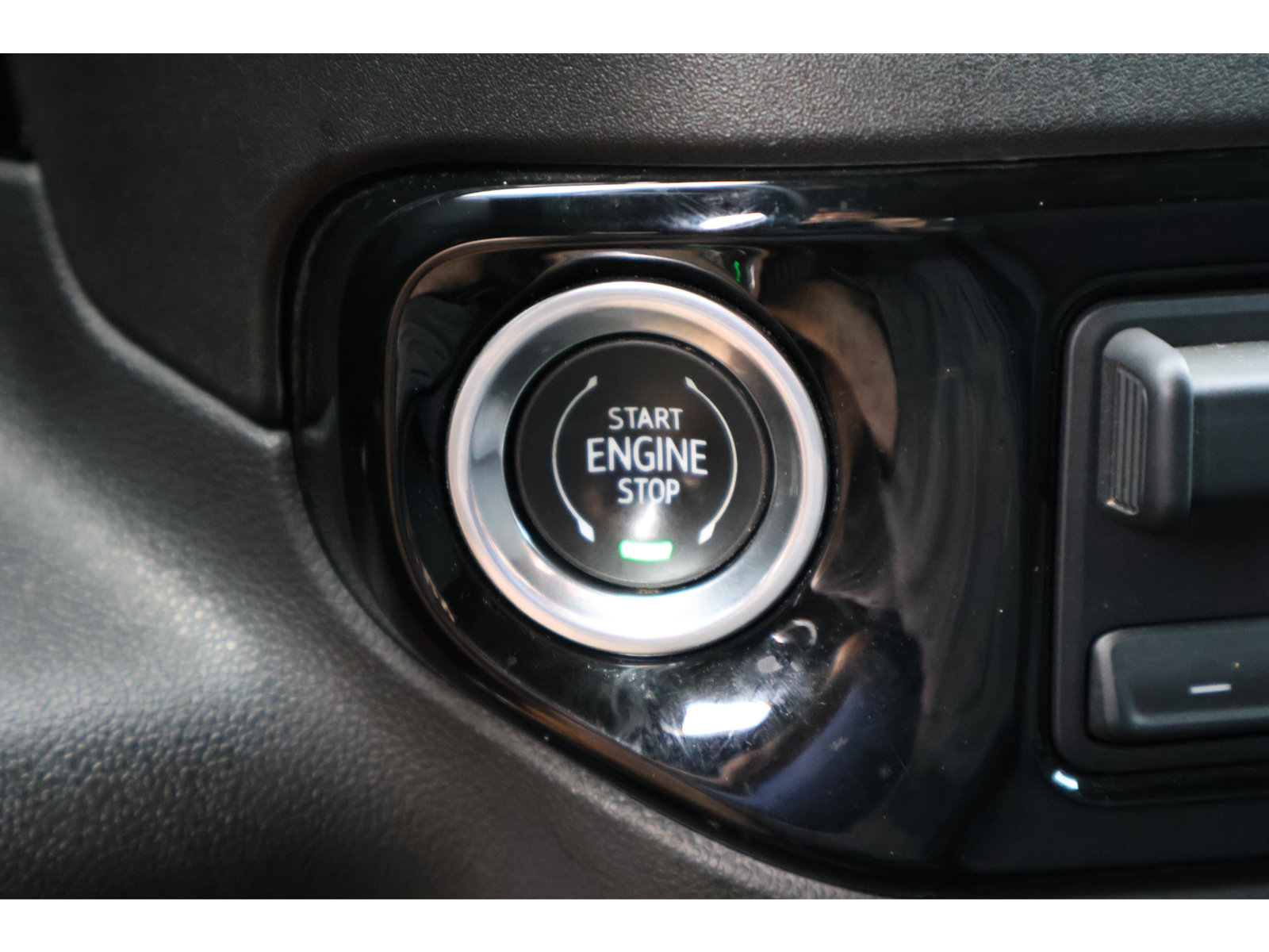 Used 2024 Chevrolet Silverado 1500 LT w/ Convenience Package II RWD image 8