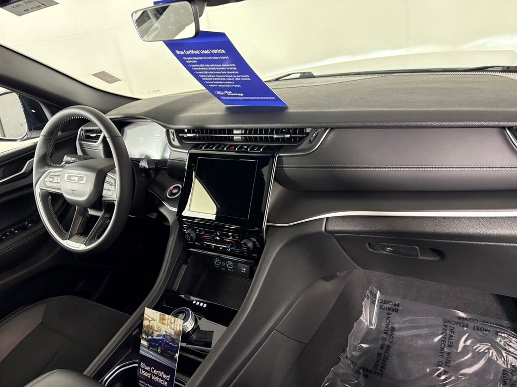 Used 2025 Jeep Grand Cherokee Altitude AWD/4WD image 38