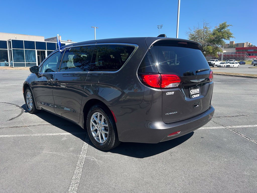 Used 2023 Chrysler Voyager LX FWD image 5