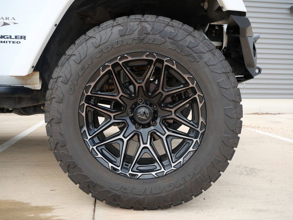 Used 2017 Jeep Wrangler Unlimited Sahara AWD/4WD image 9