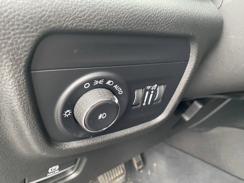 Used 2023 Jeep Grand Cherokee Limited image 18