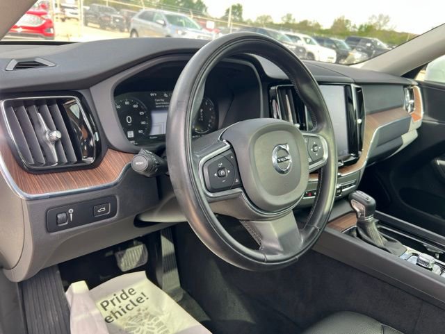Used 2021 Volvo XC60 T5 Momentum w/ Protection Package Premier AWD/4WD image 7