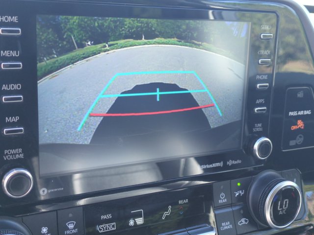 Used 2022 Toyota Highlander XLE FWD image 23