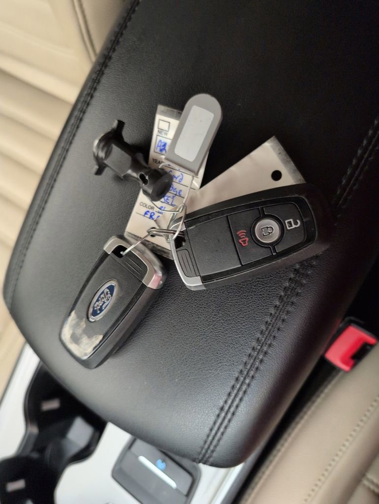 Certified 2024 Ford Edge SEL image 46