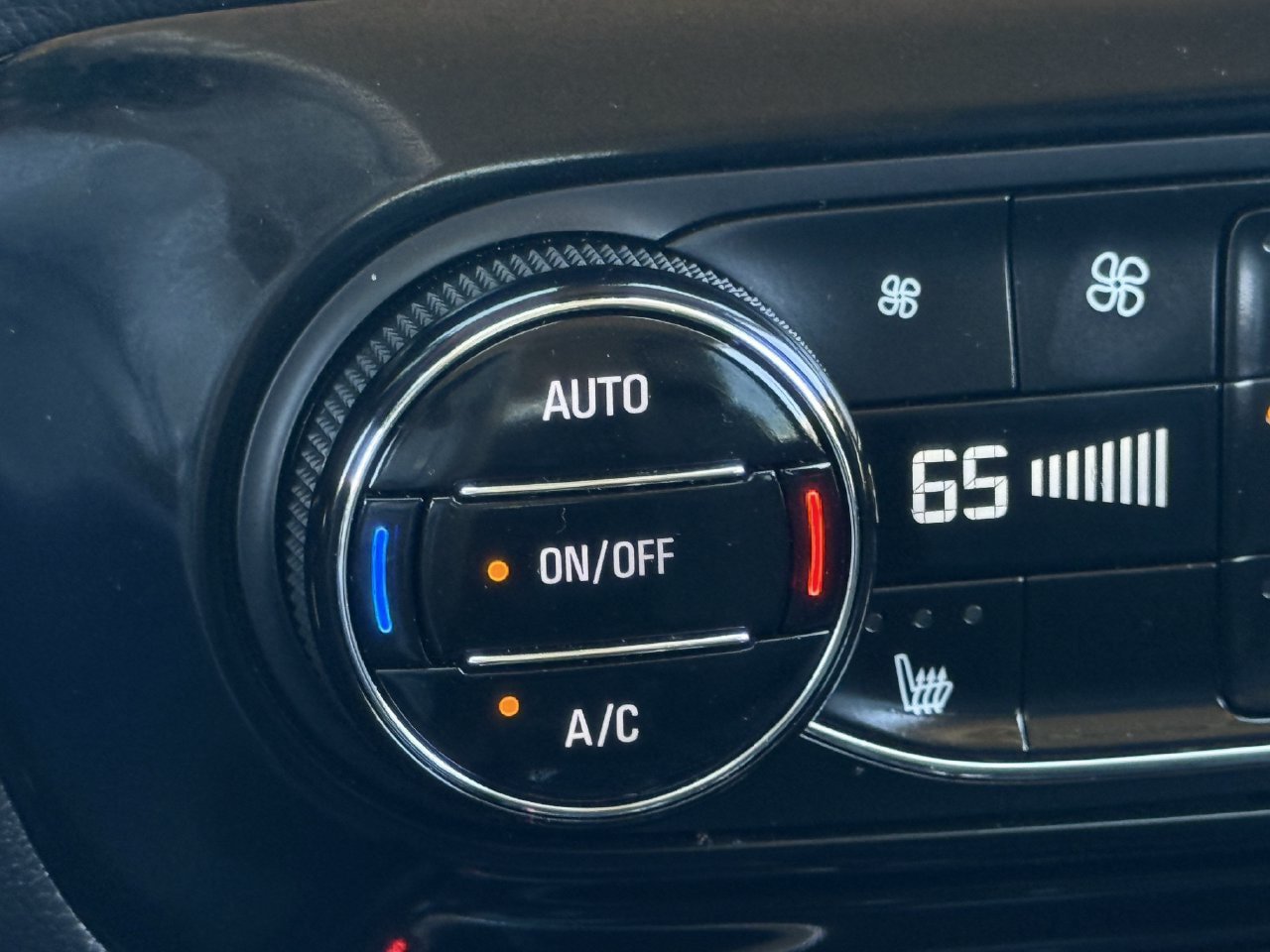 Used 2023 Buick Encore GX Select FWD image 22
