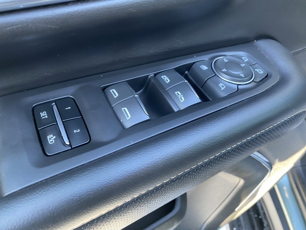 Used 2024 Chevrolet Suburban Premier image 12