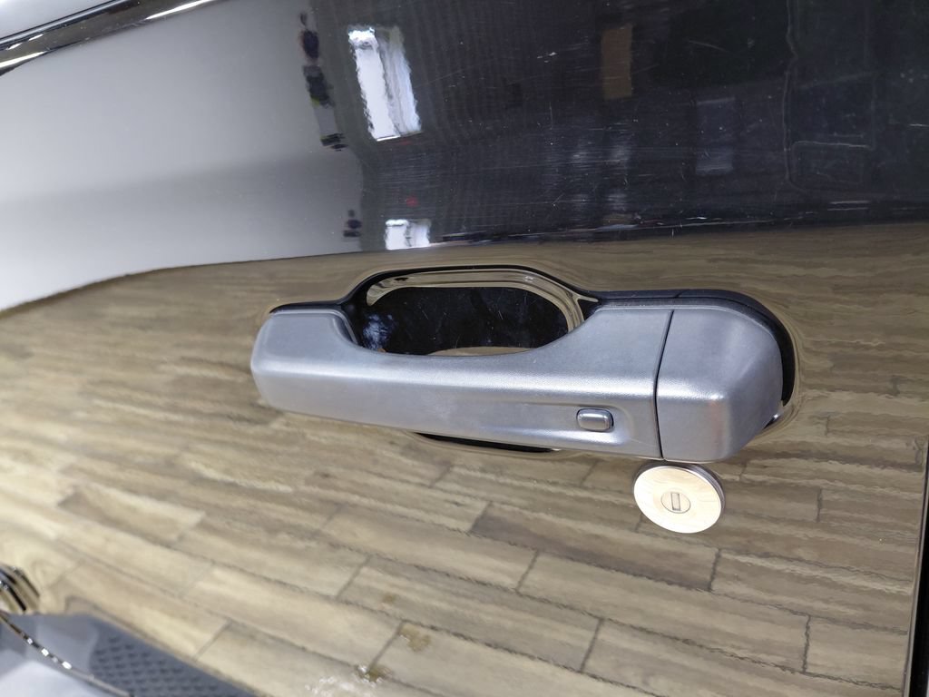 Used 2023 Jeep Wrangler Unlimited Sahara AWD/4WD image 17