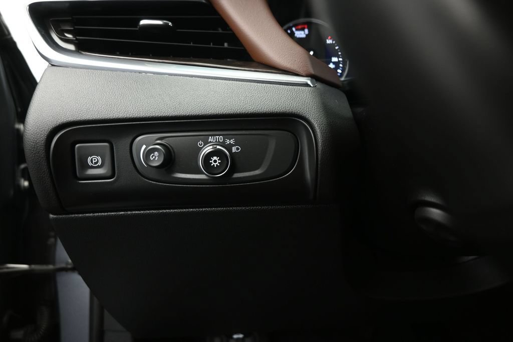 Used 2020 Buick Enclave Avenir w/ Avenir Technology Package FWD image 10