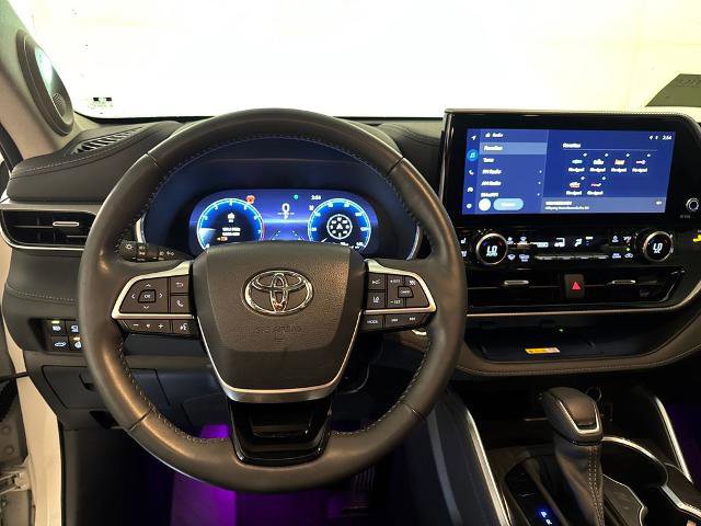 Used 2023 Toyota Highlander Platinum image 11