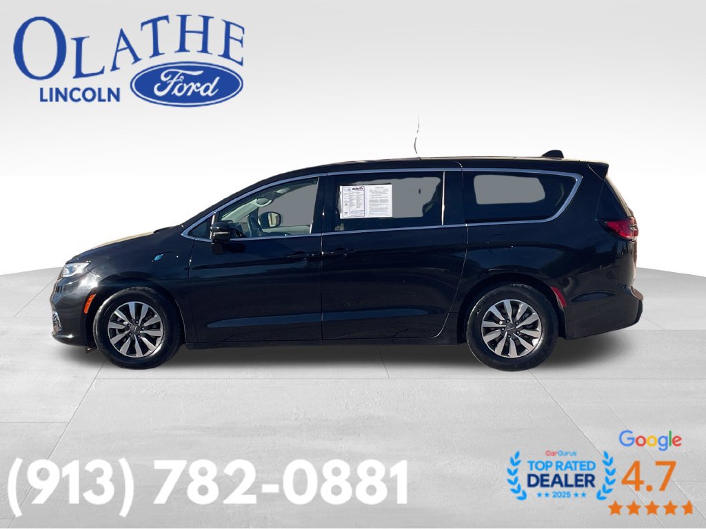 Used 2024 Chrysler Pacifica Limited FWD image 2