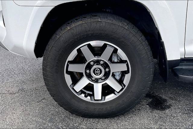 Used 2022 Toyota 4Runner TRD Off-Road AWD/4WD image 9
