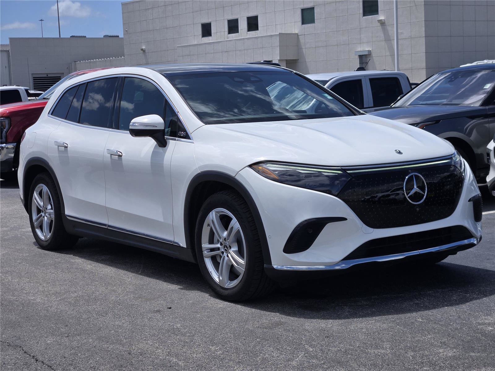 Used 2023 Mercedes-Benz EQS 450+ SUV image 3