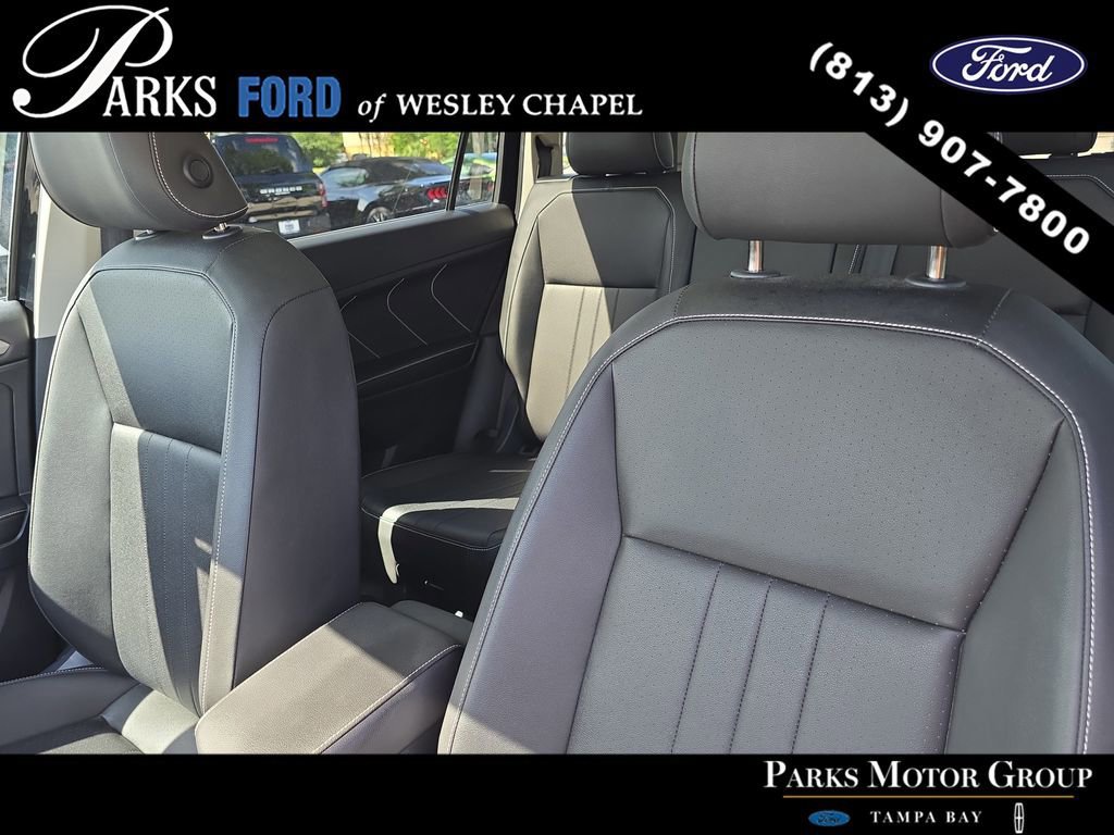 Used 2023 Volkswagen Tiguan SE w/ Panoramic Sunroof Package FWD image 19