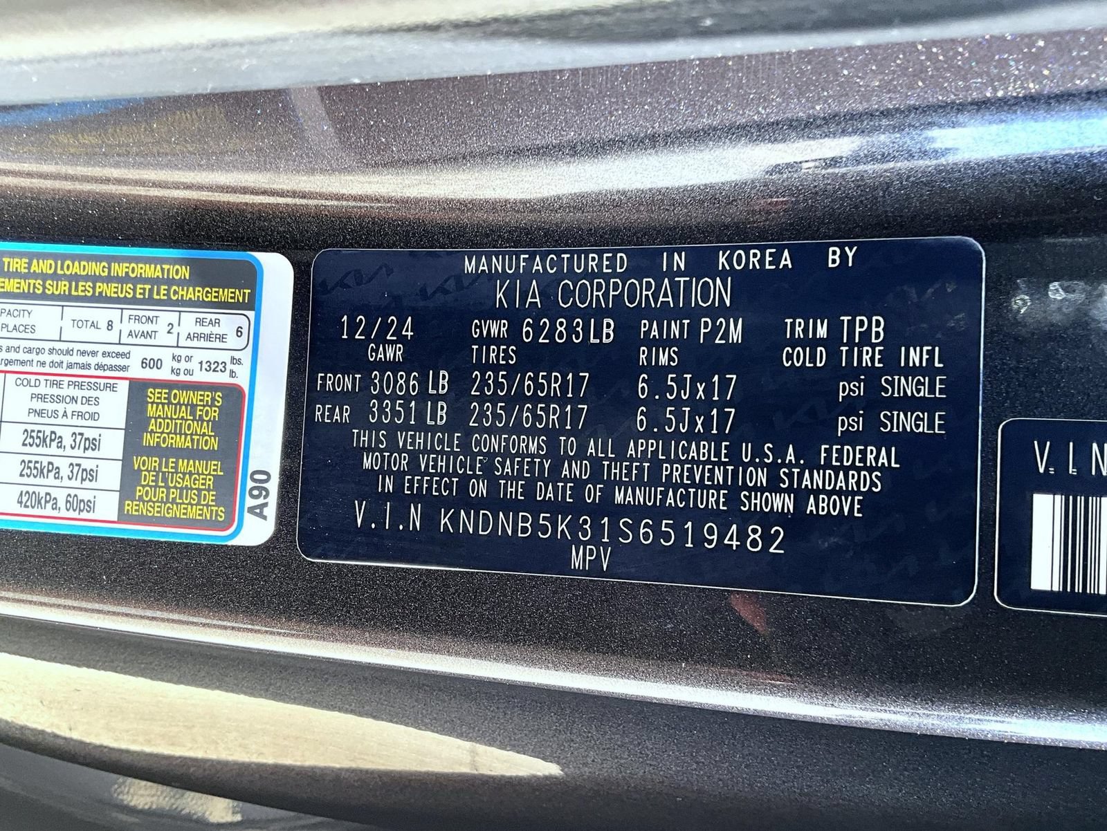 Used 2025 Kia Carnival FWD image 27