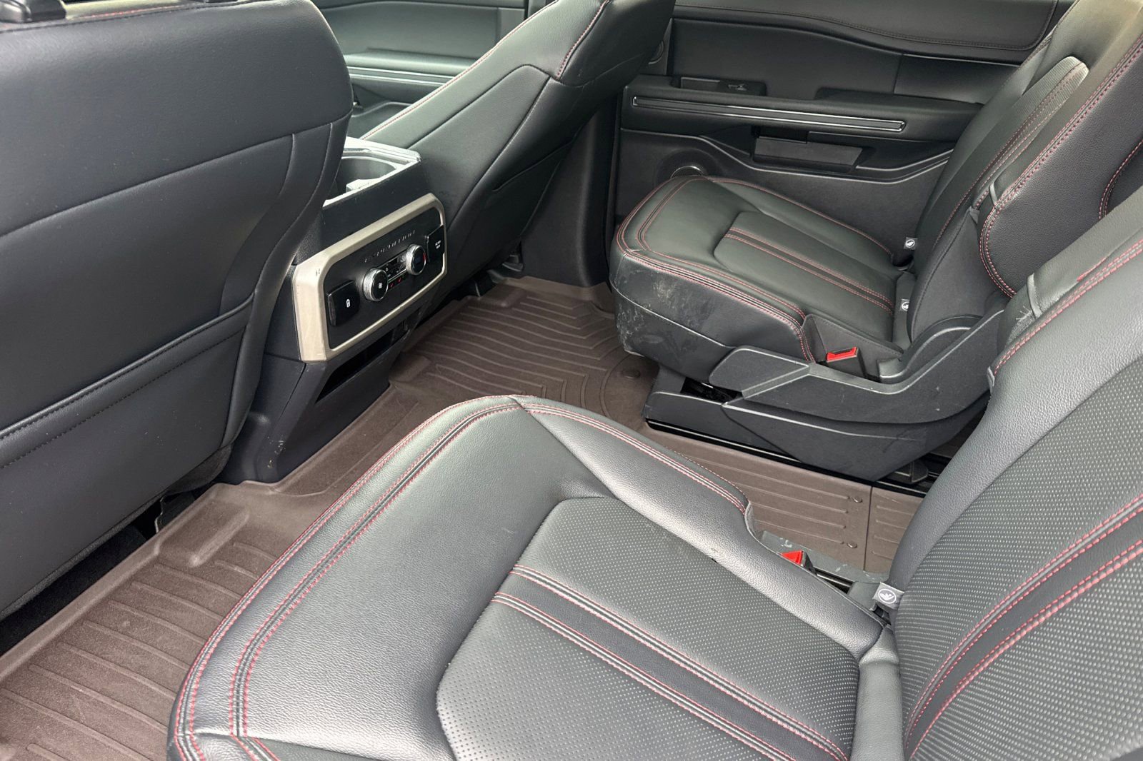 Certified 2024 Ford Expedition Limited image 13