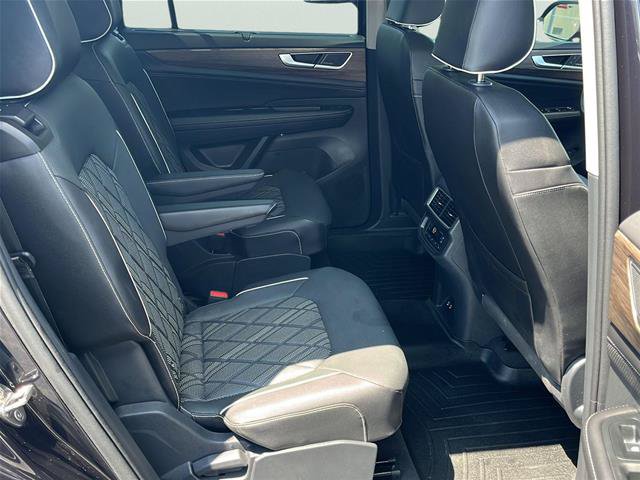 Used 2024 Volkswagen Atlas SEL Premium R-Line AWD/4WD image 16