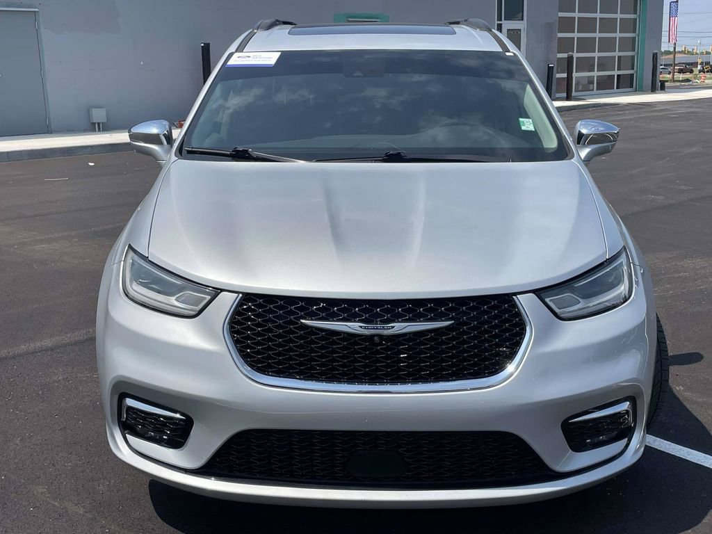 Used 2022 Chrysler Pacifica Limited FWD image 8