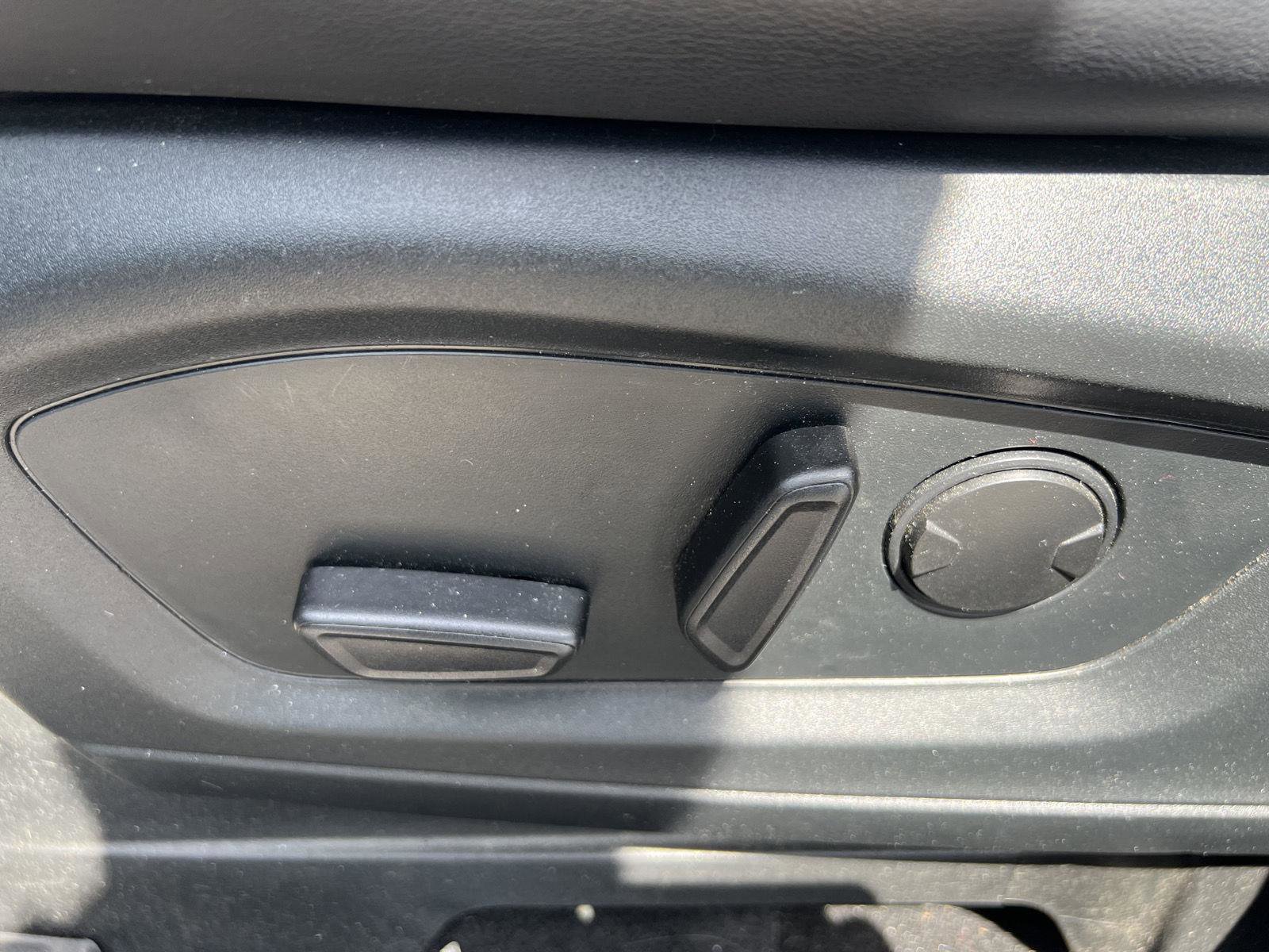 Certified 2021 Ford Explorer XLT w/ Equipment Group 202A image 10