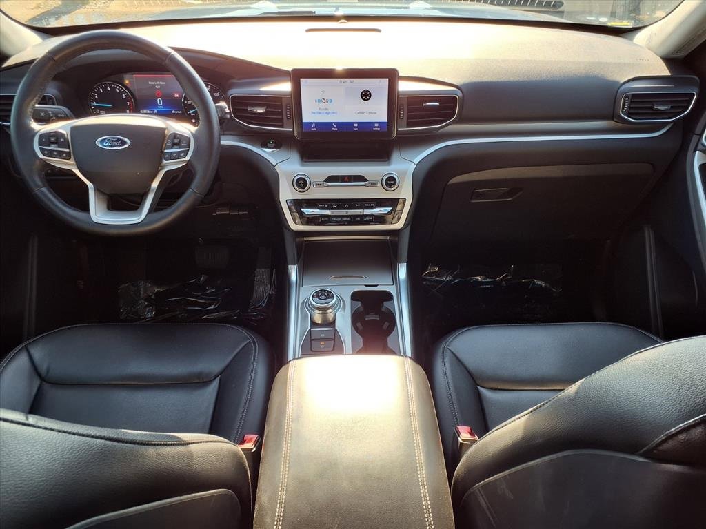 Certified 2020 Ford Explorer XLT w/ Equipment Group 202A image 3