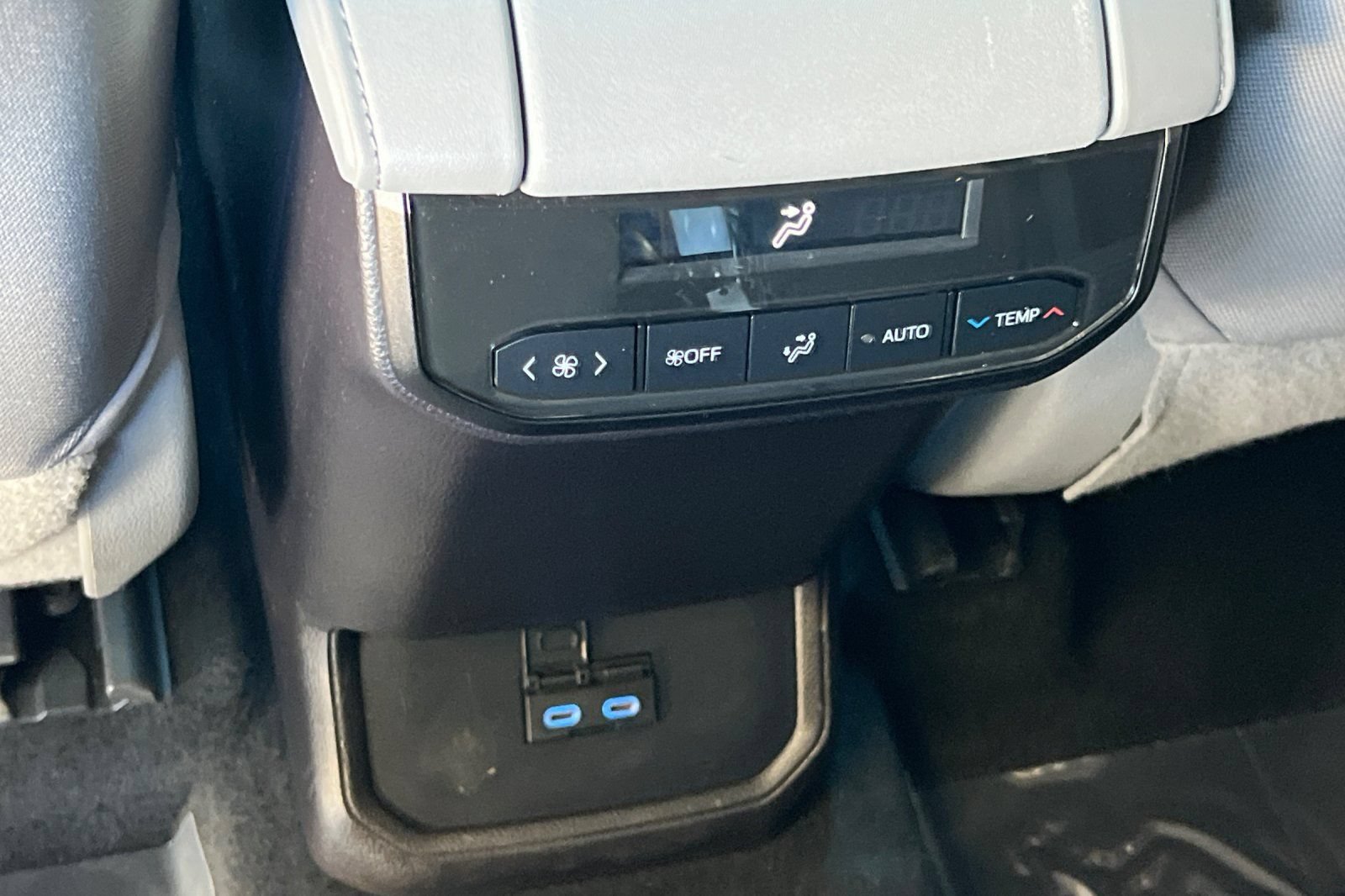 Used 2022 Toyota Highlander LE FWD image 40