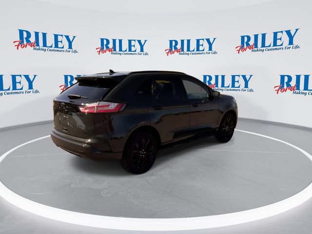 Certified 2024 Ford Edge SE w/ Black Appearance Package AWD/4WD image 9
