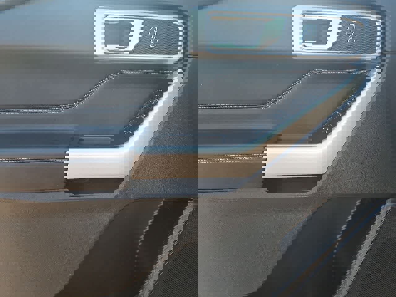 Certified 2023 Ford Explorer XLT image 16