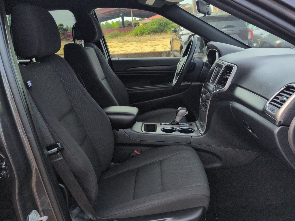 Used 2021 Jeep Grand Cherokee Laredo AWD/4WD image 29