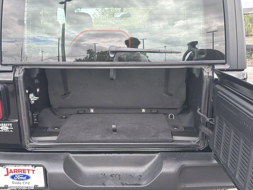 Used 2025 Jeep Wrangler Sport image 10