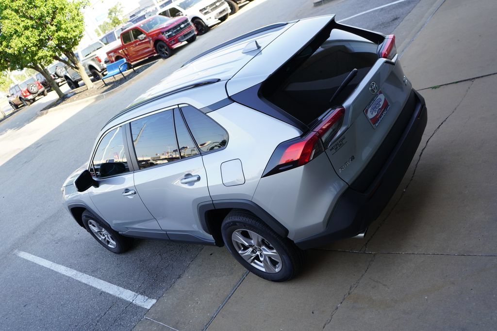 Used 2025 Toyota RAV4 XLE AWD/4WD image 12