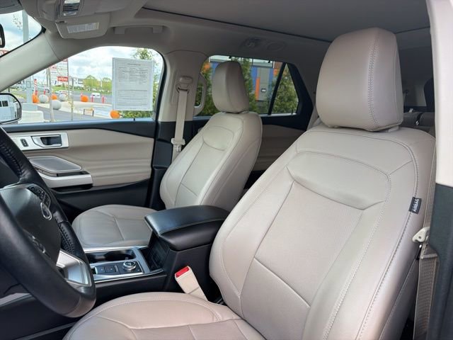 Certified 2022 Ford Explorer Limited w/ Limited Technology Package AWD/4WD image 17