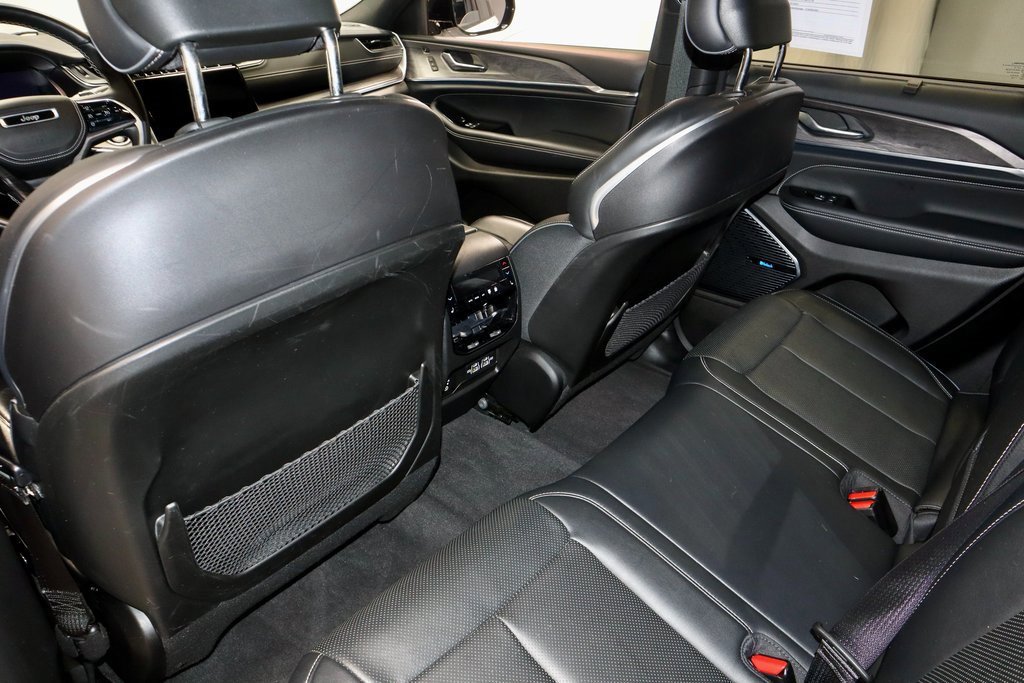 Used 2022 Jeep Grand Cherokee Overland w/ Luxury Tech Group IV image 22