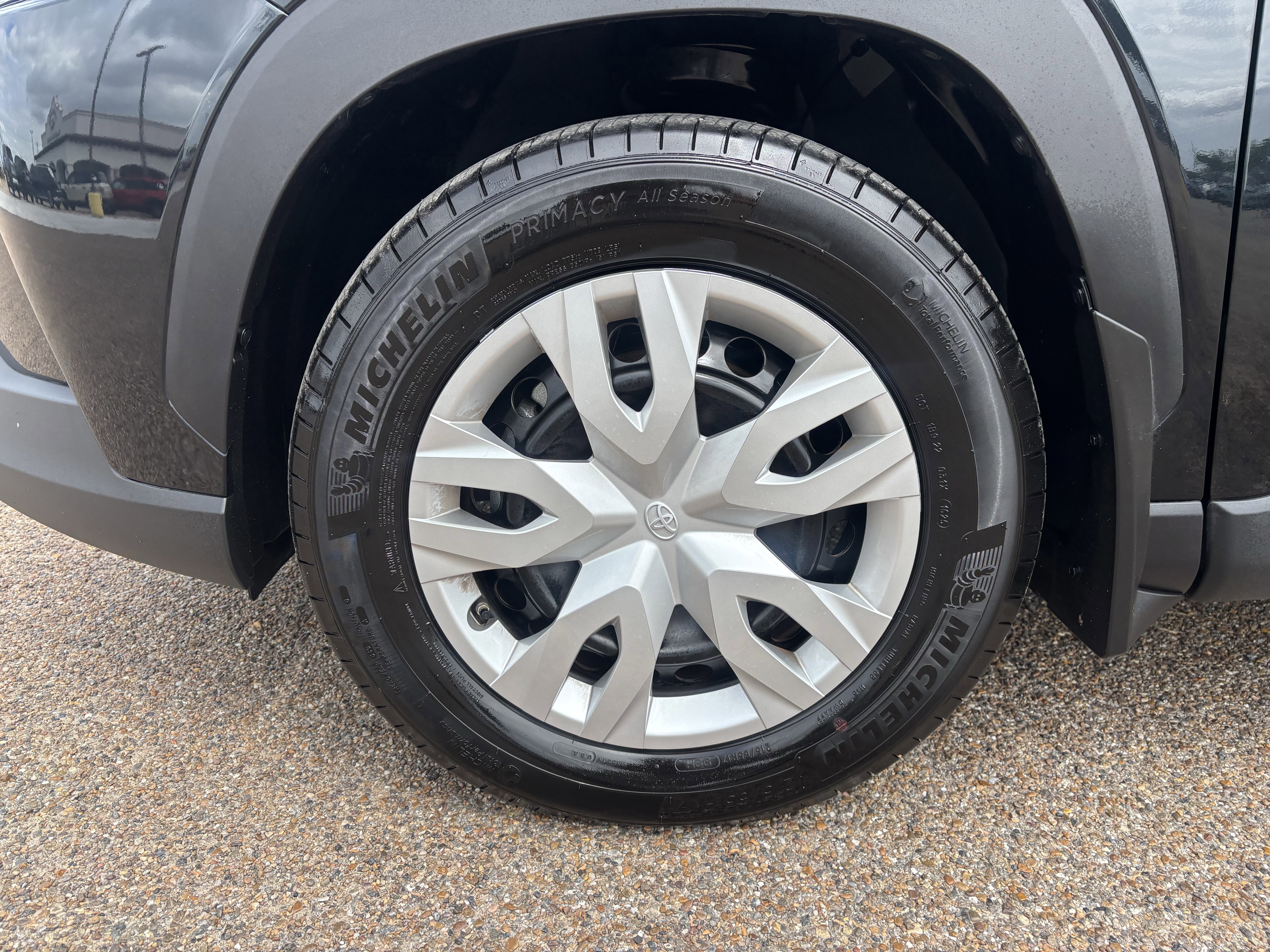 Used 2025 Toyota Corolla Cross L FWD image 8