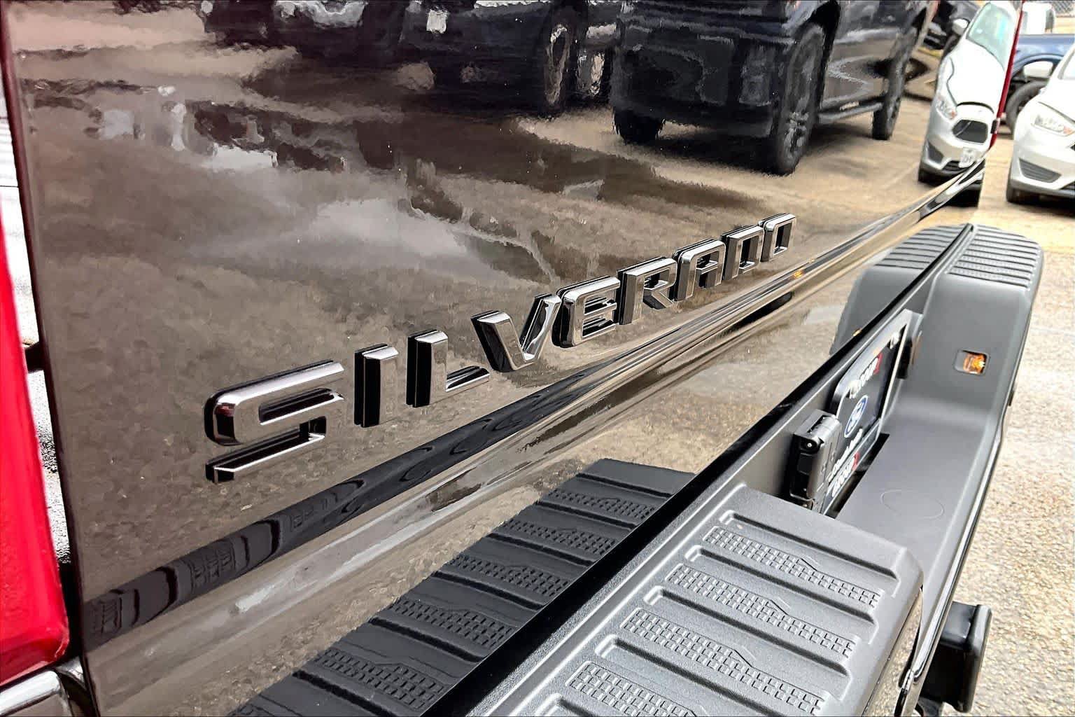 Used 2024 Chevrolet Silverado 2500 LTZ w/ LTZ Plus Package AWD/4WD image 10