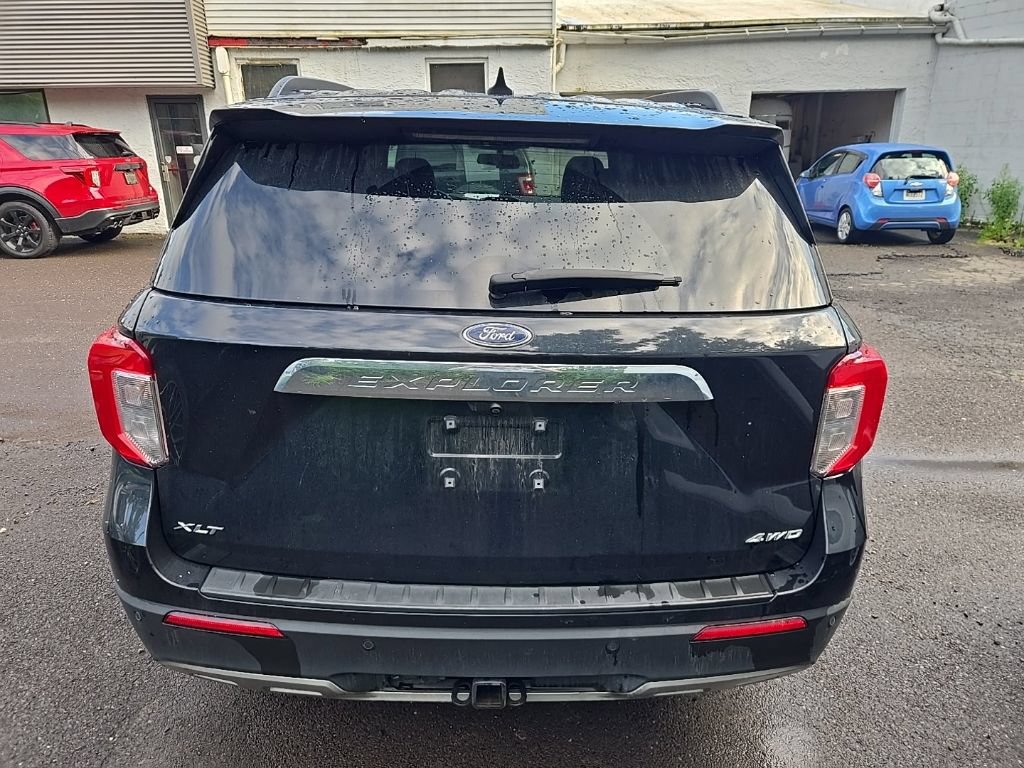 Certified 2021 Ford Explorer XLT w/ Equipment Group 202A AWD/4WD image 5