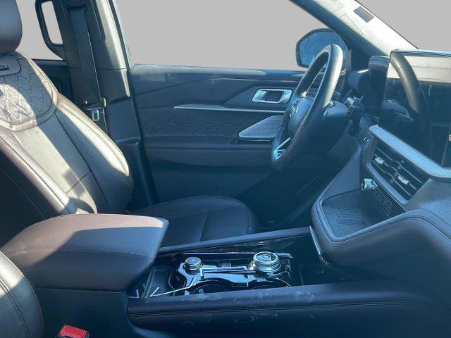 Certified 2025 Ford Explorer Platinum w/ LUX Leather Package image 17