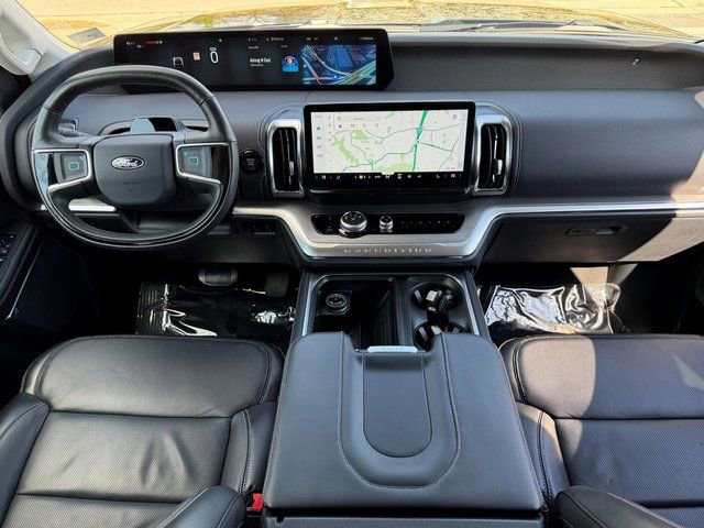 Certified 2025 Ford Expedition Max Platinum image 10