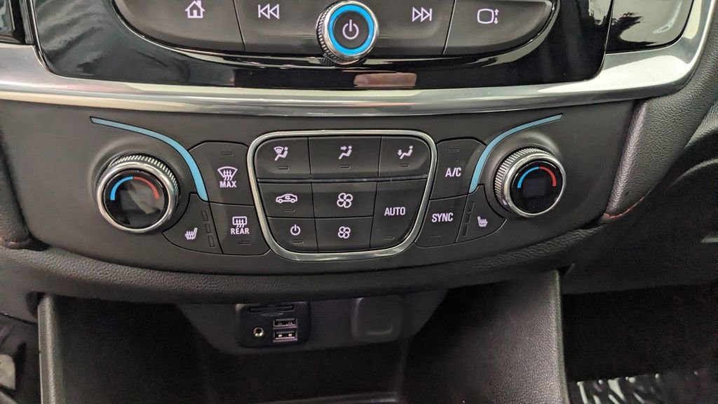 Used 2023 Chevrolet Traverse RS image 29