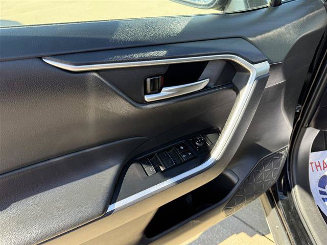 Used 2025 Toyota RAV4 XLE FWD image 11