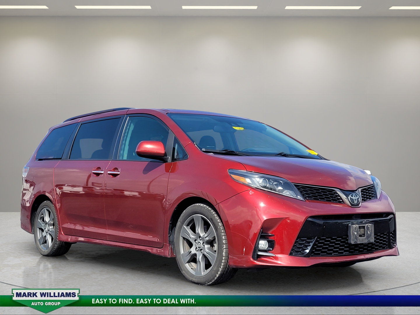 Used 2018 Toyota Sienna SE w/ SE Preferred Package FWD image 1