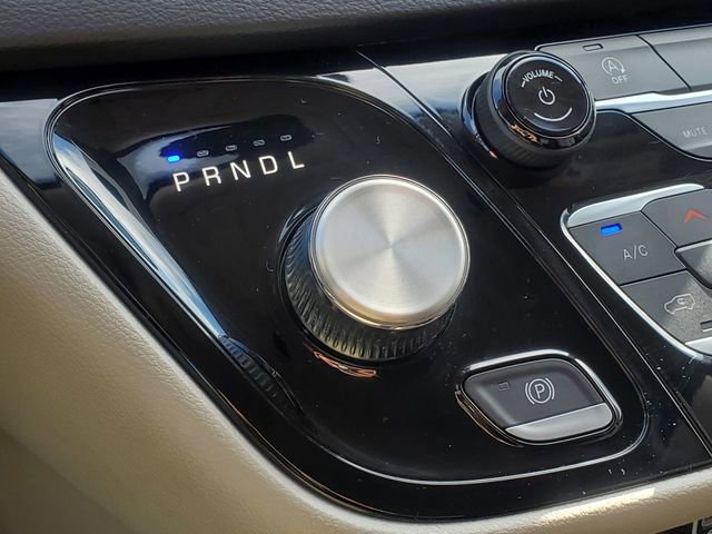 Used 2023 Chrysler Voyager LX image 22