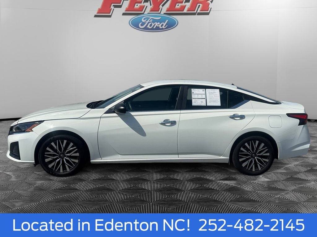 Used 2025 Nissan Altima 2.5 SV FWD image 3