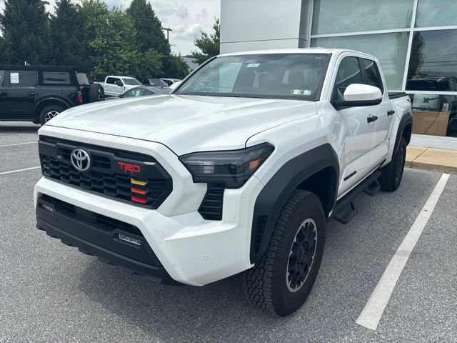 Used 2024 Toyota Tacoma TRD Off-Road w/ TRD Off Road Upgrade Package AWD/4WD image 12