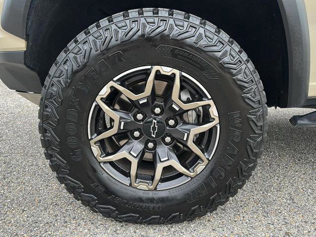 Used 2024 Chevrolet Colorado ZR2 w/ Technology Package image 17