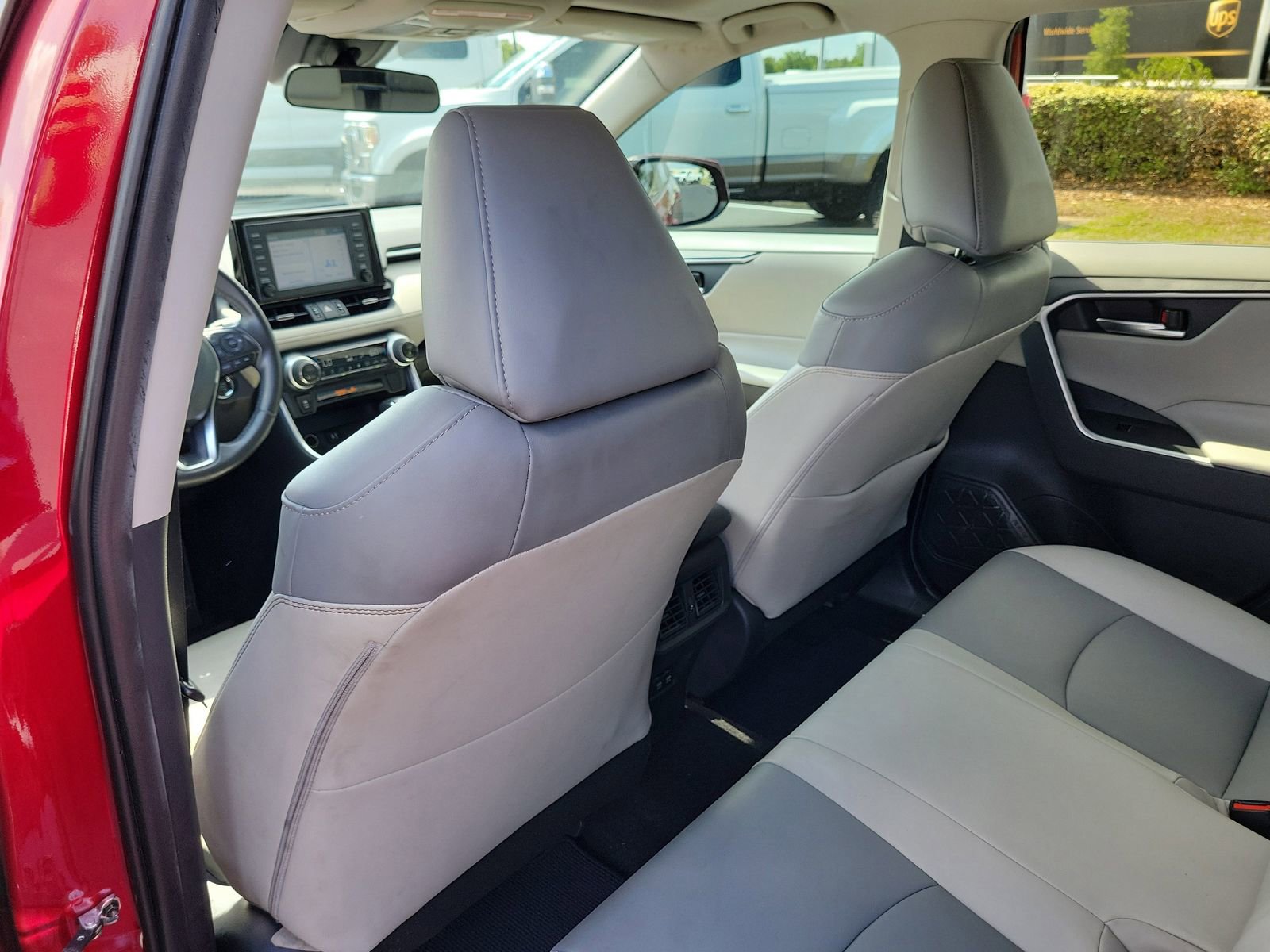 Used 2019 Toyota RAV4 XLE Premium FWD image 11